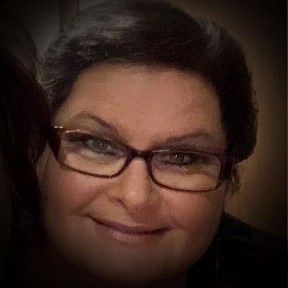 Meet your Posher, Vivian - Picture 1 of 1